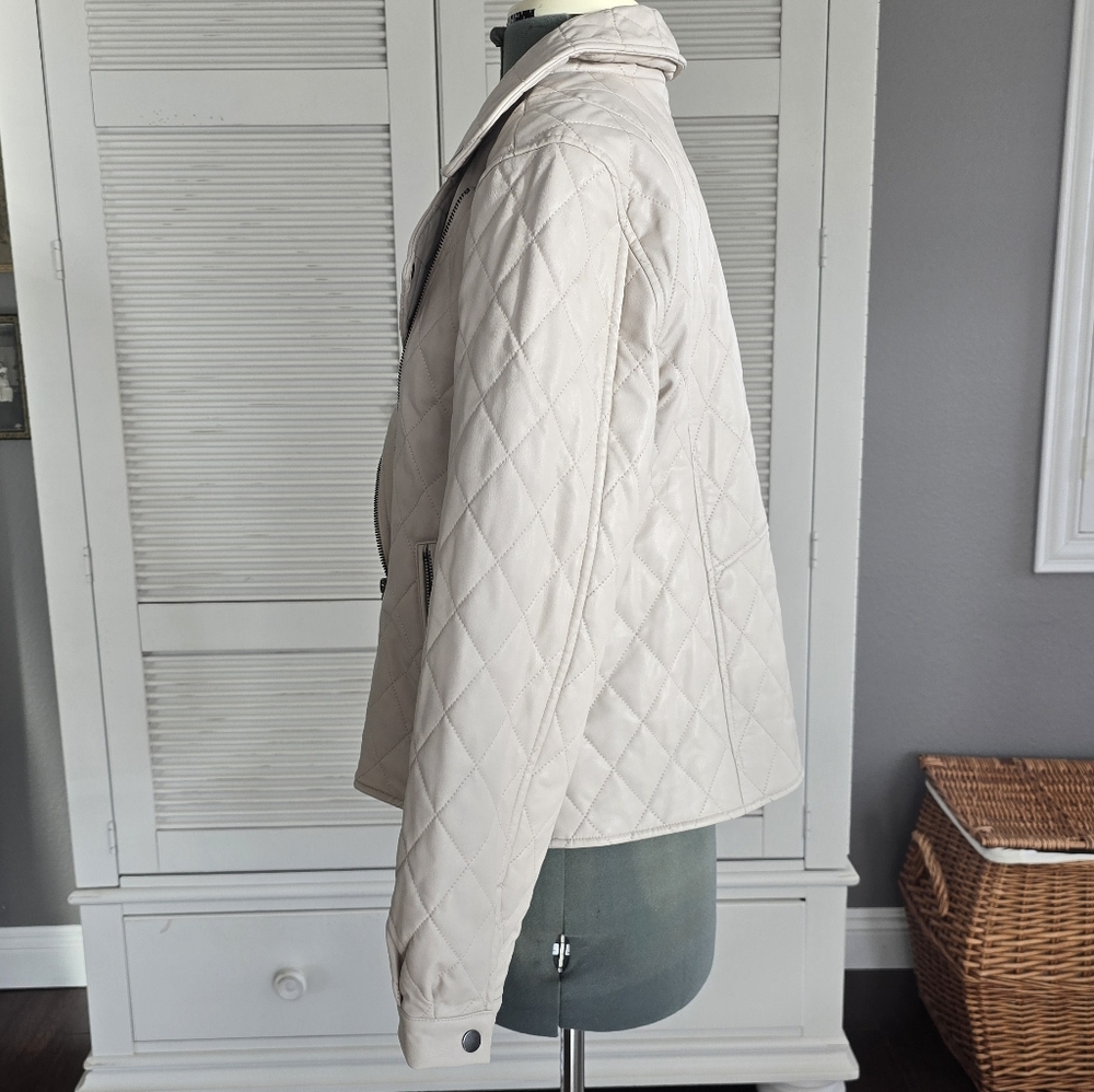 Simply Vera Vera Wang | Quilted Beige Faux Leather Jacket - Picture 4 of 10